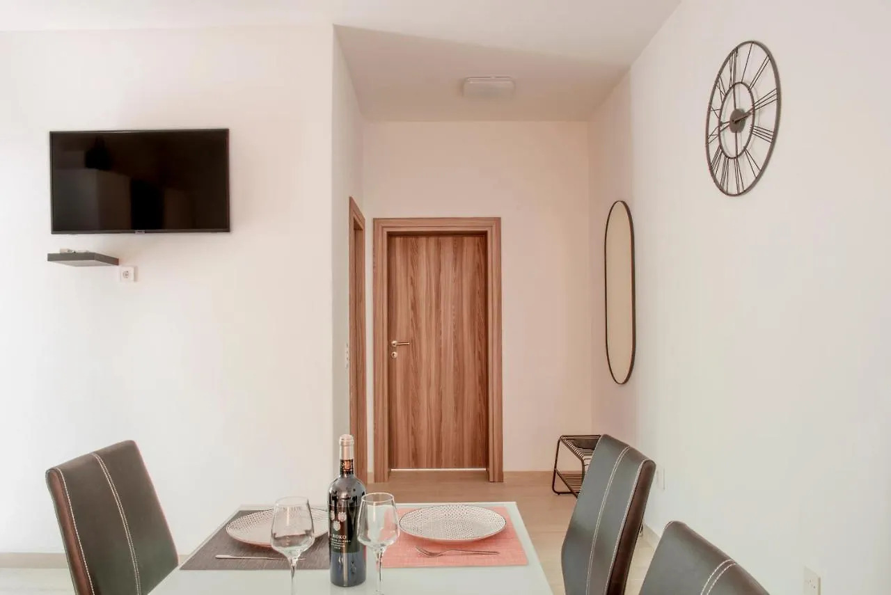 Apartmani Vudrag Trogir 0*,  Croatia